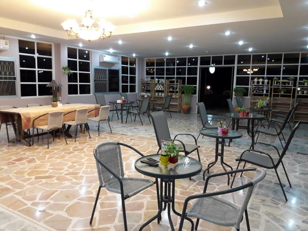 Hotel Baan Suan Geb Tawan Lop Buri Exterior foto
