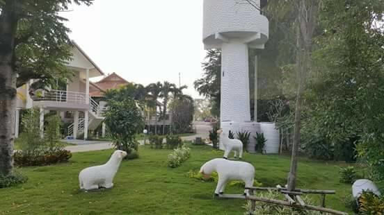 Hotel Baan Suan Geb Tawan Lop Buri Exterior foto